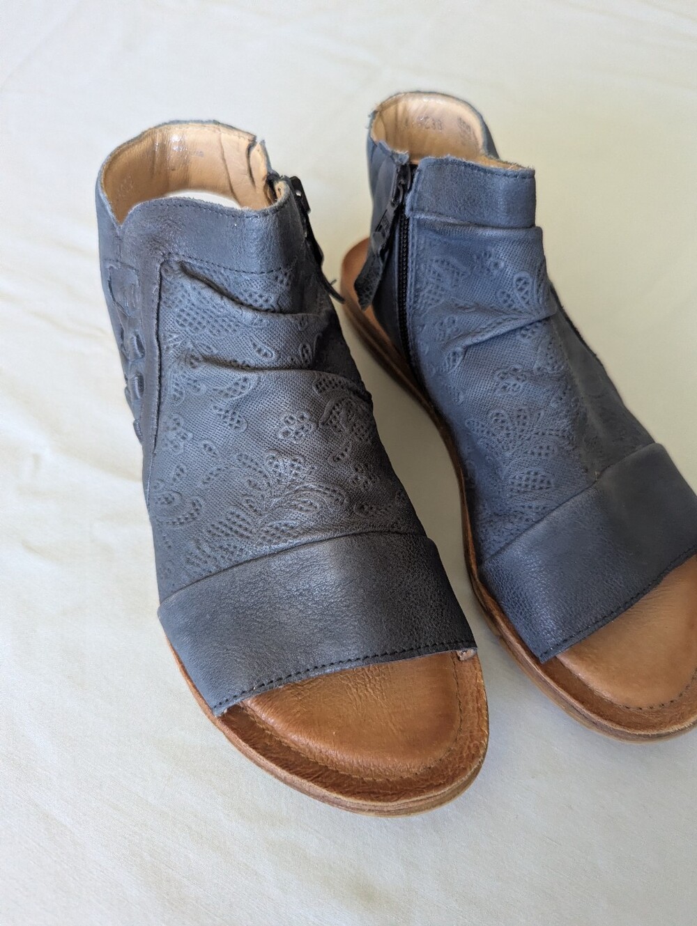 Miz Mooz Flaire Sandal In Dark Blue River Size 38 - Picture 2 of 11